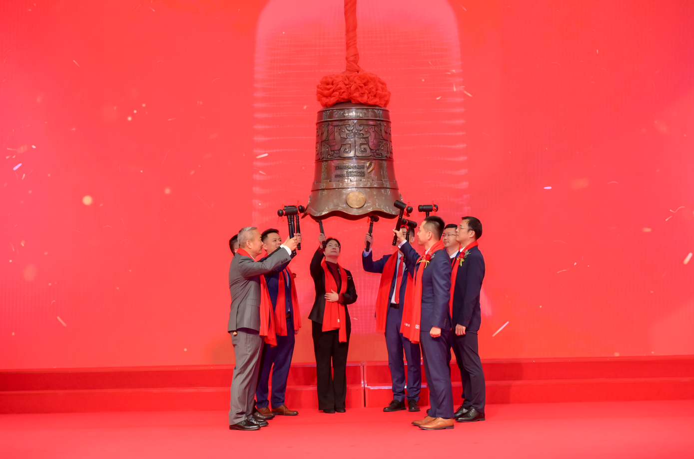 热烈祝贺emc易倍在深交所正式挂牌上市！